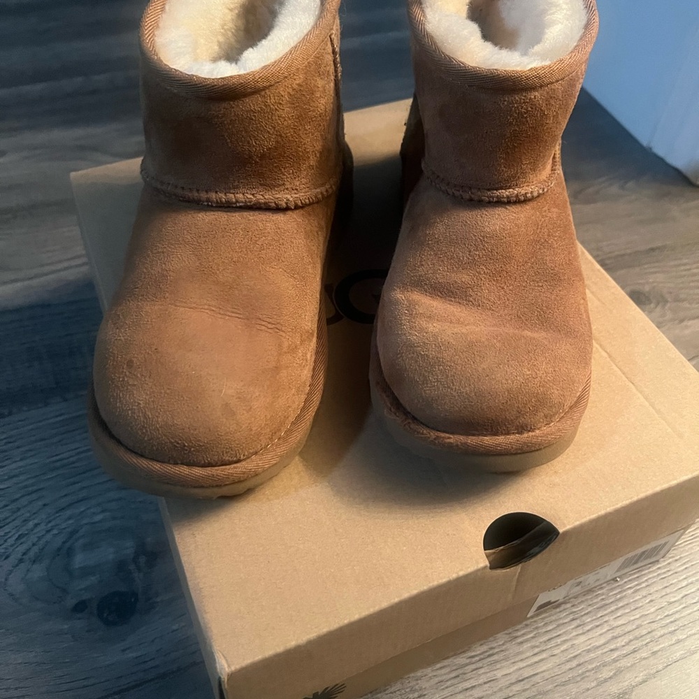 UGG Kids Classic Mini II